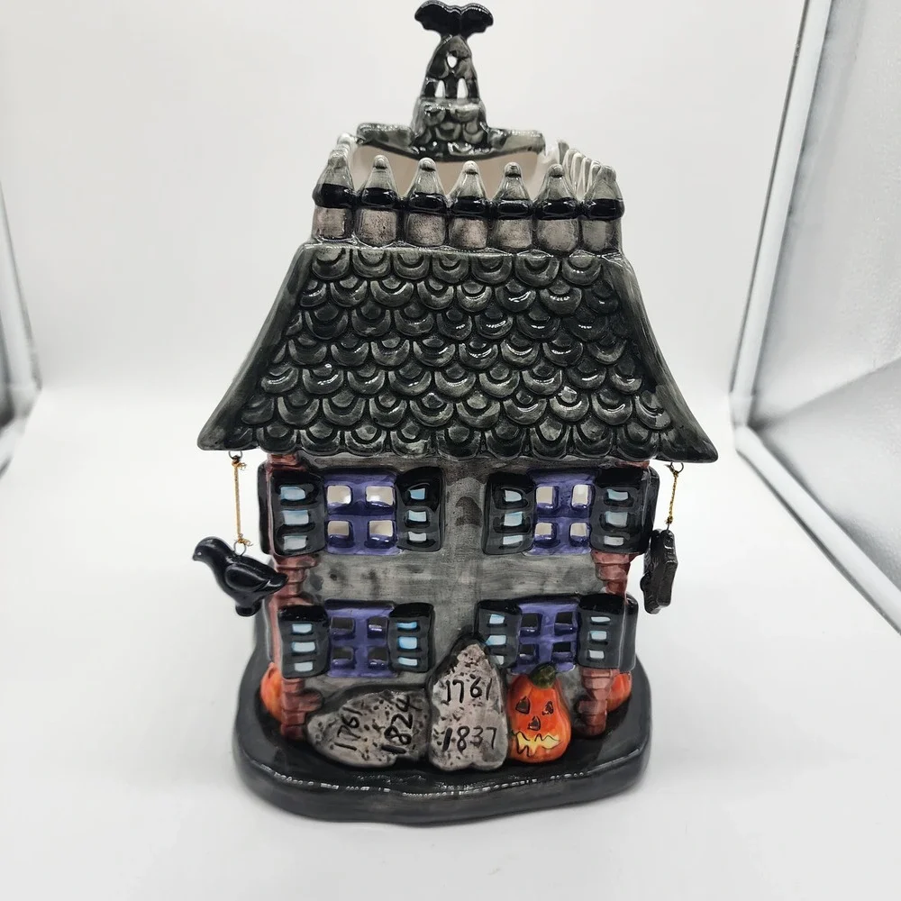 Vintage JCPenney Home Collection Ceramic Haunted House Luminary Halloween 2002